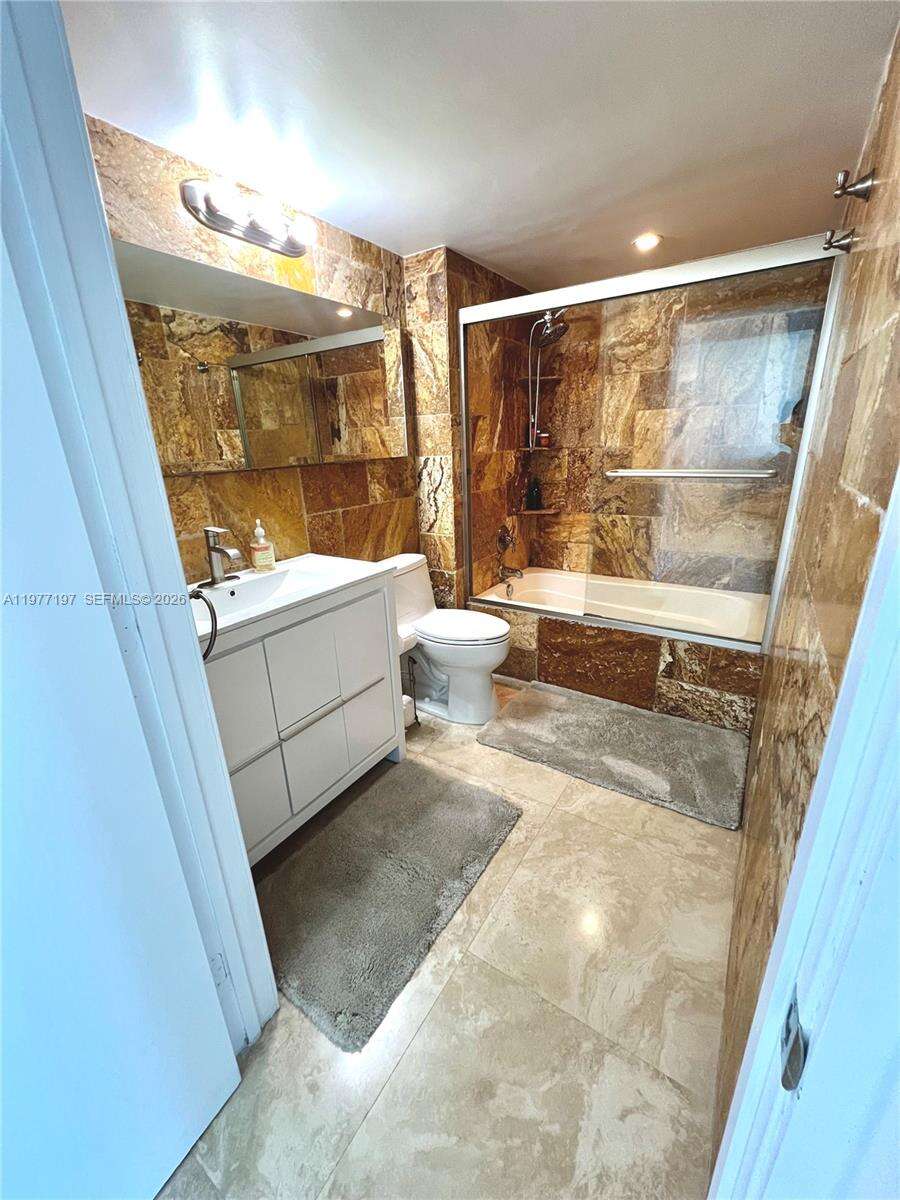 Yacht Club At Portofino at 90 Alton Rd, Miami Beach, FL 33139 - For Rent photo 19