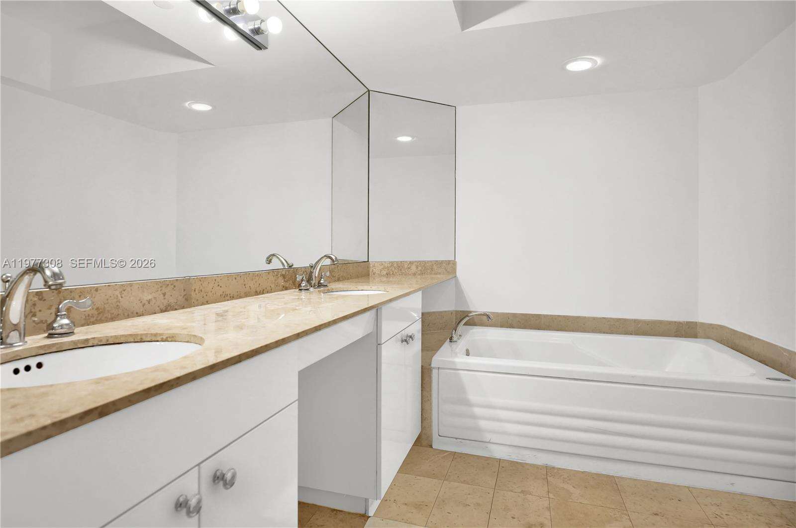 Blue Diamond at 4779 Collins Ave, Miami Beach, FL 33140 - For Rent photo 28