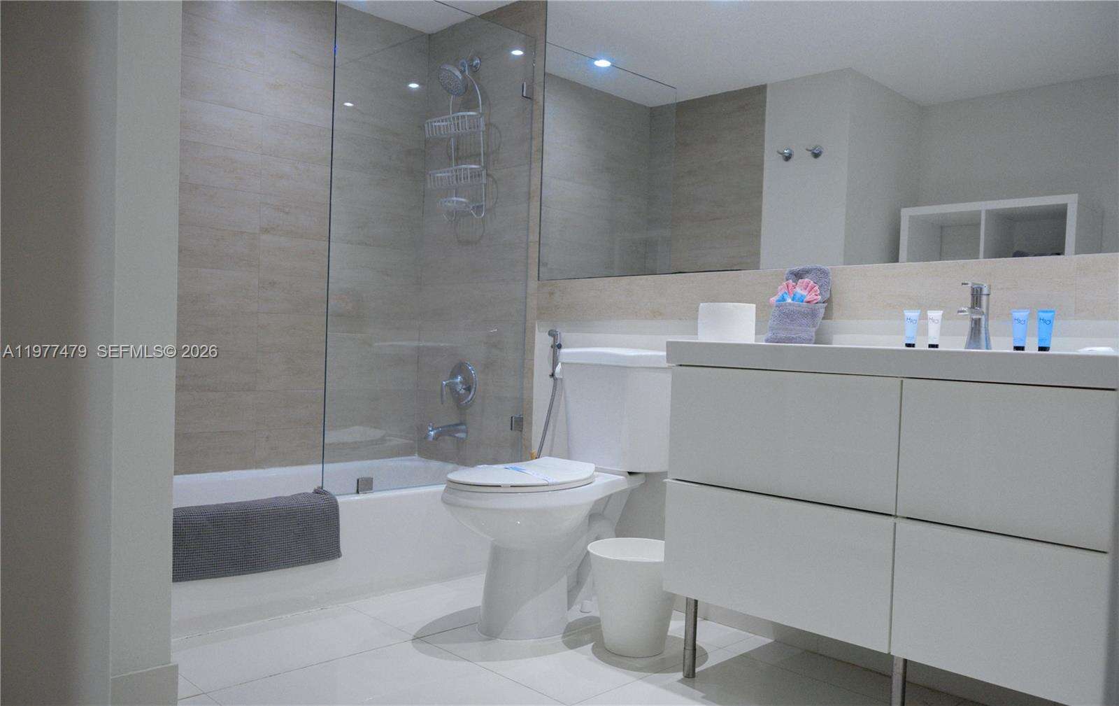 Ocean Reserve at 19370 Collins Ave, Sunny Isles Beach, FL 33160 - For Rent photo 17