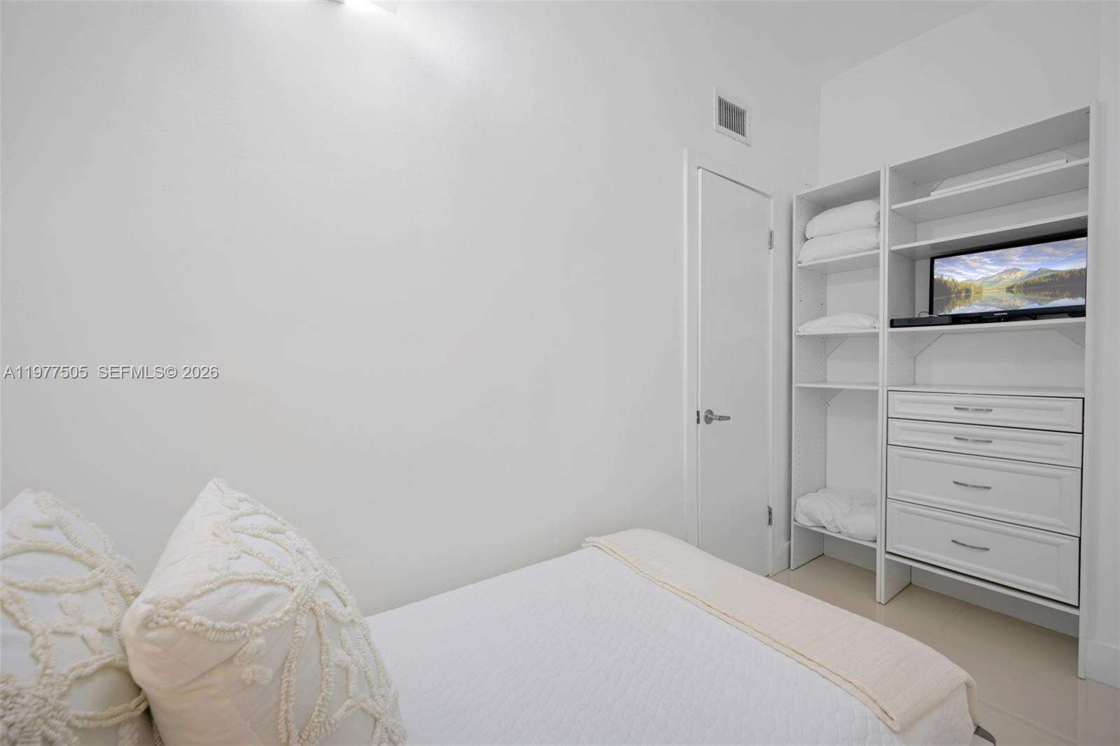 Ocean Reserve at 19370 Collins Ave, Sunny Isles Beach, FL 33160 - For Rent photo 12