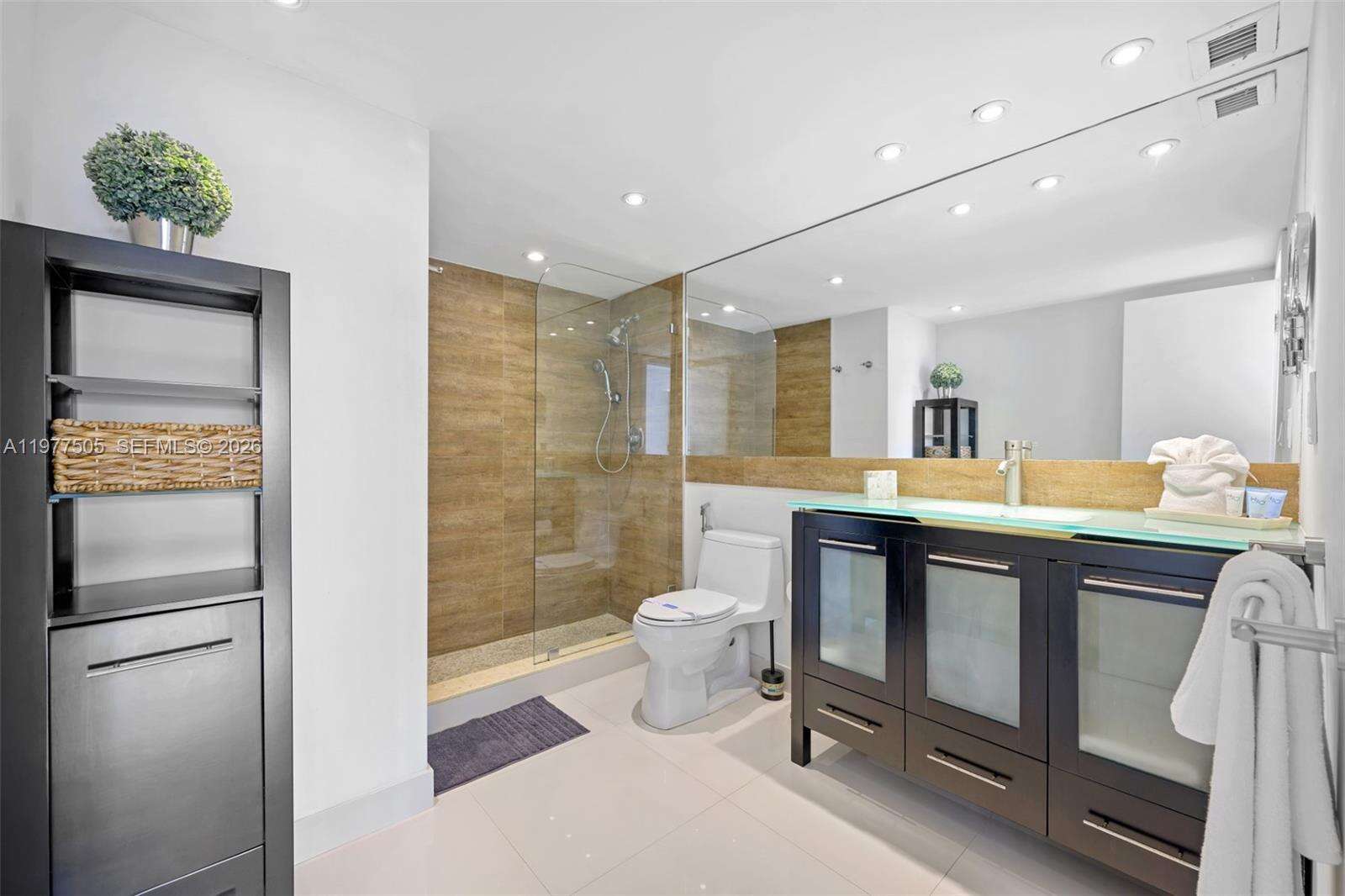 Ocean Reserve at 19370 Collins Ave, Sunny Isles Beach, FL 33160 - For Rent photo 14