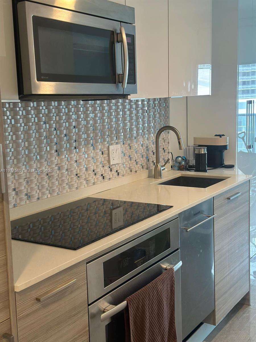 Brickell House at 1300 Brickell Bay Dr, Miami, FL 33131 - For Rent photo 11