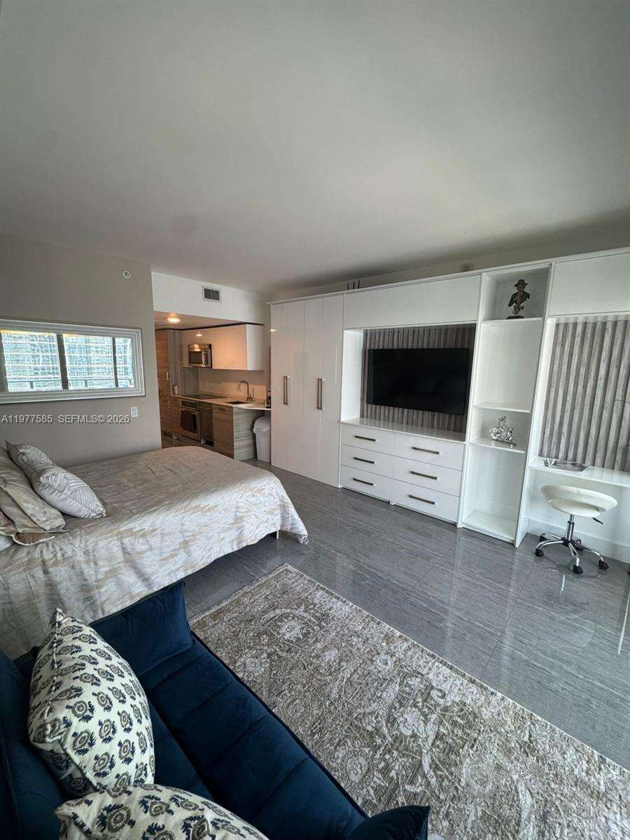 Brickell House at 1300 Brickell Bay Dr, Miami, FL 33131 - For Rent photo 6