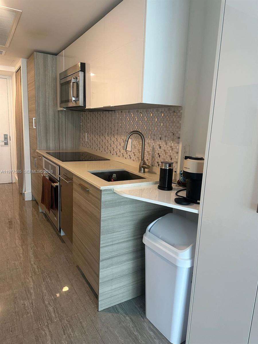 Brickell House at 1300 Brickell Bay Dr, Miami, FL 33131 - For Rent photo 7