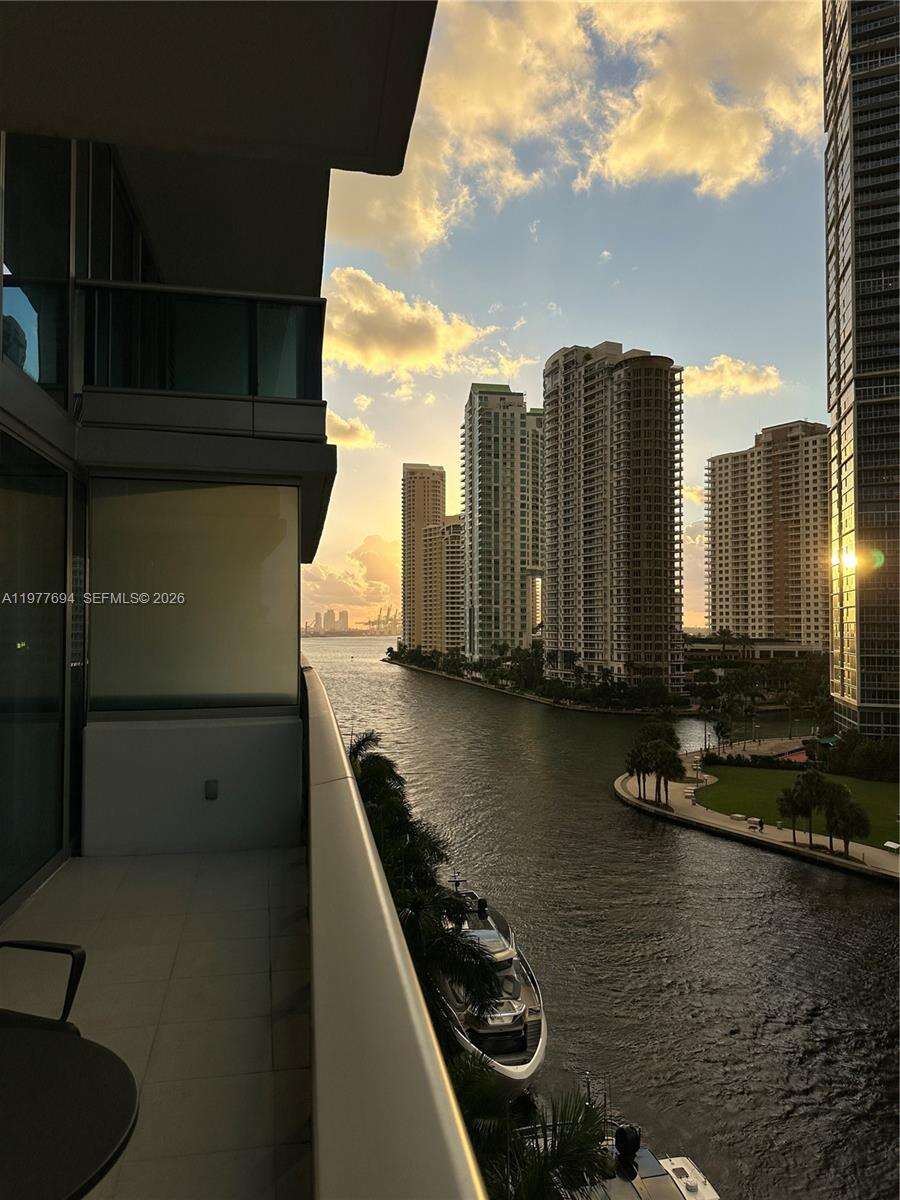 Epic Residences at 200 Biscayne Blvd Way, Miami, FL 33131 - For Rent photo 2