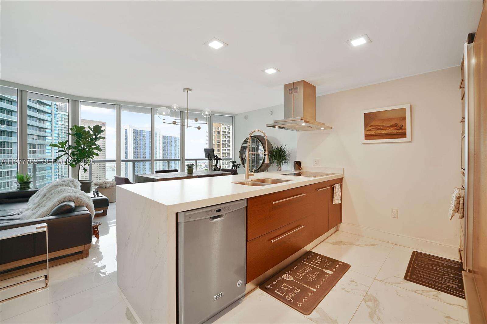 Icon Brickell 2 at 495 Brickell Ave, Miami, FL 33131 - For Rent photo 3