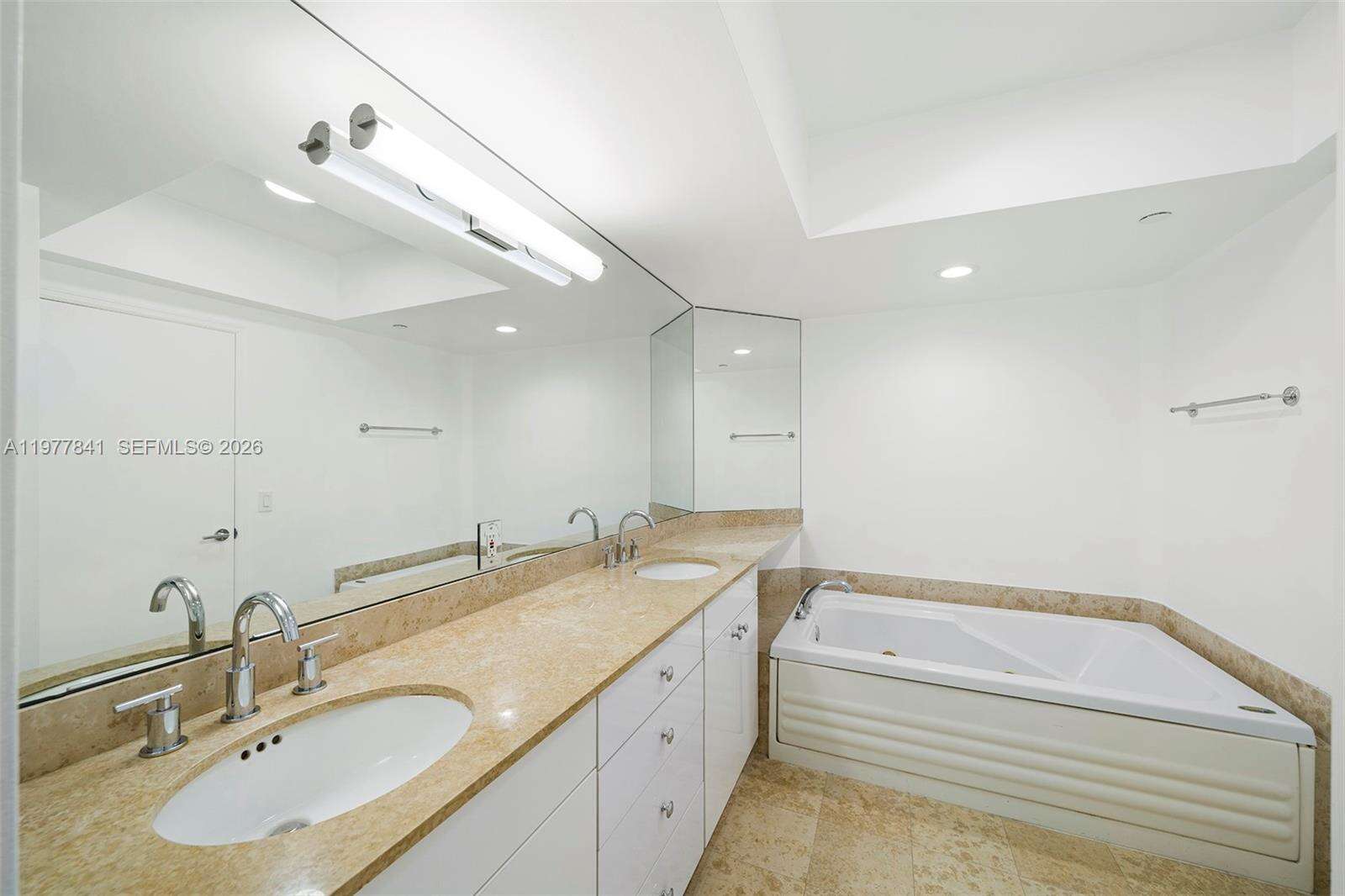 Green Diamond at 4775 Collins Ave, Miami Beach, FL 33140 - For Rent photo 11