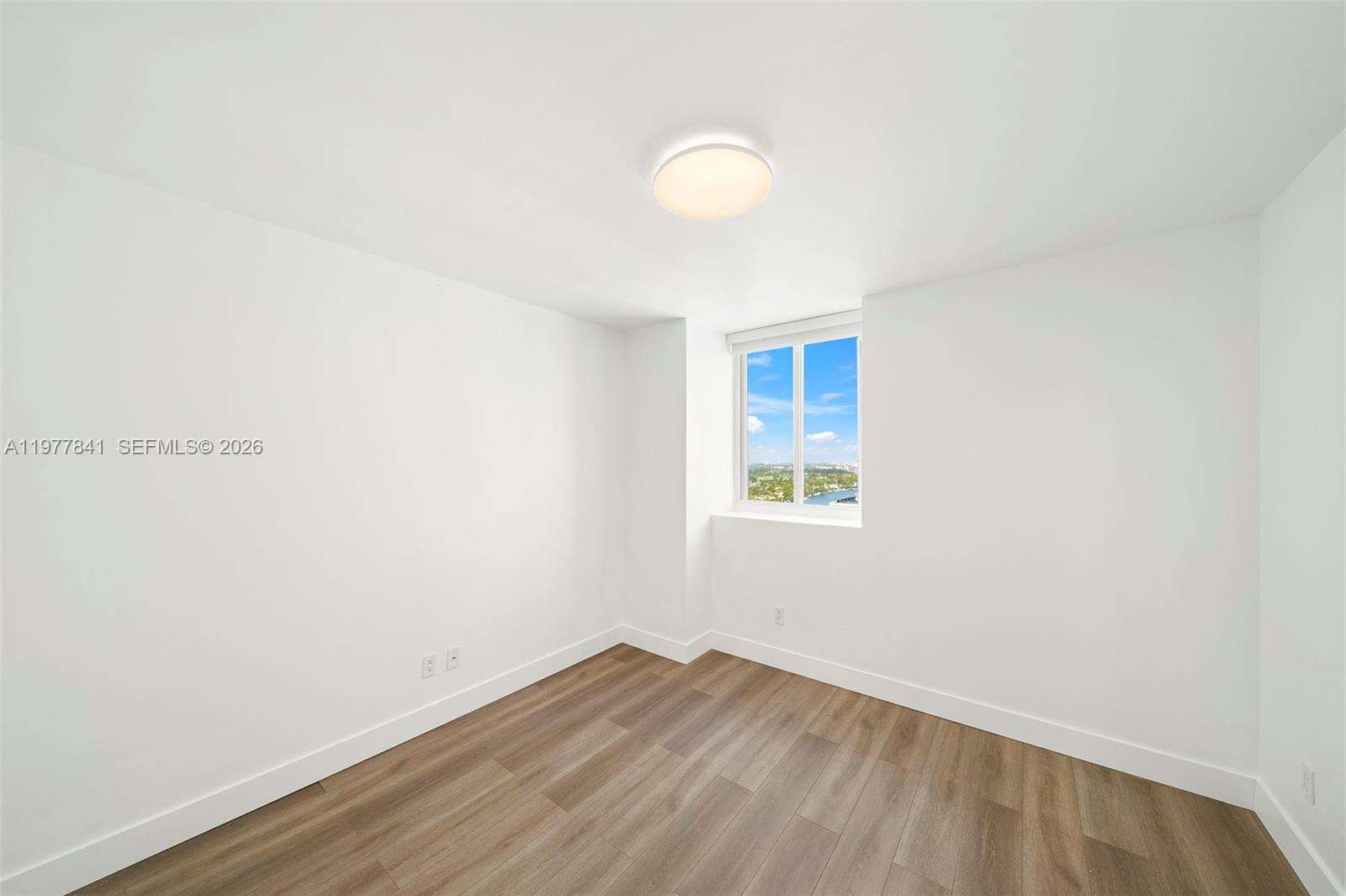 Green Diamond at 4775 Collins Ave, Miami Beach, FL 33140 - For Rent photo 13