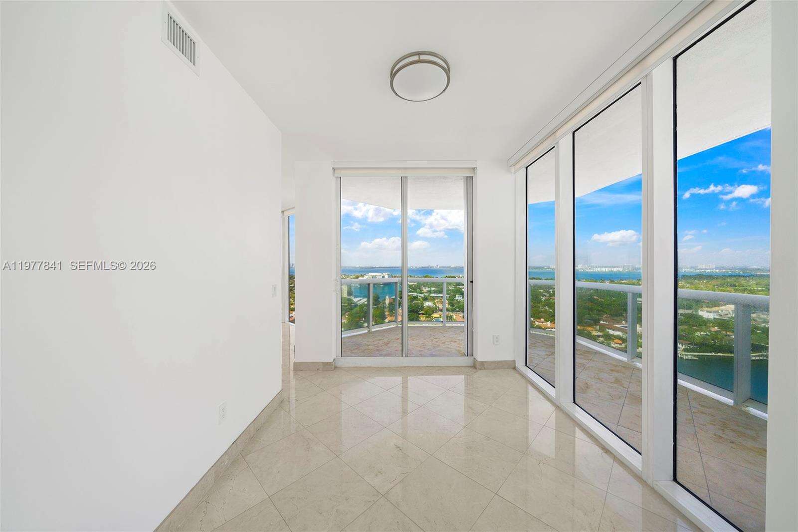 Green Diamond at 4775 Collins Ave, Miami Beach, FL 33140 - For Rent photo 4