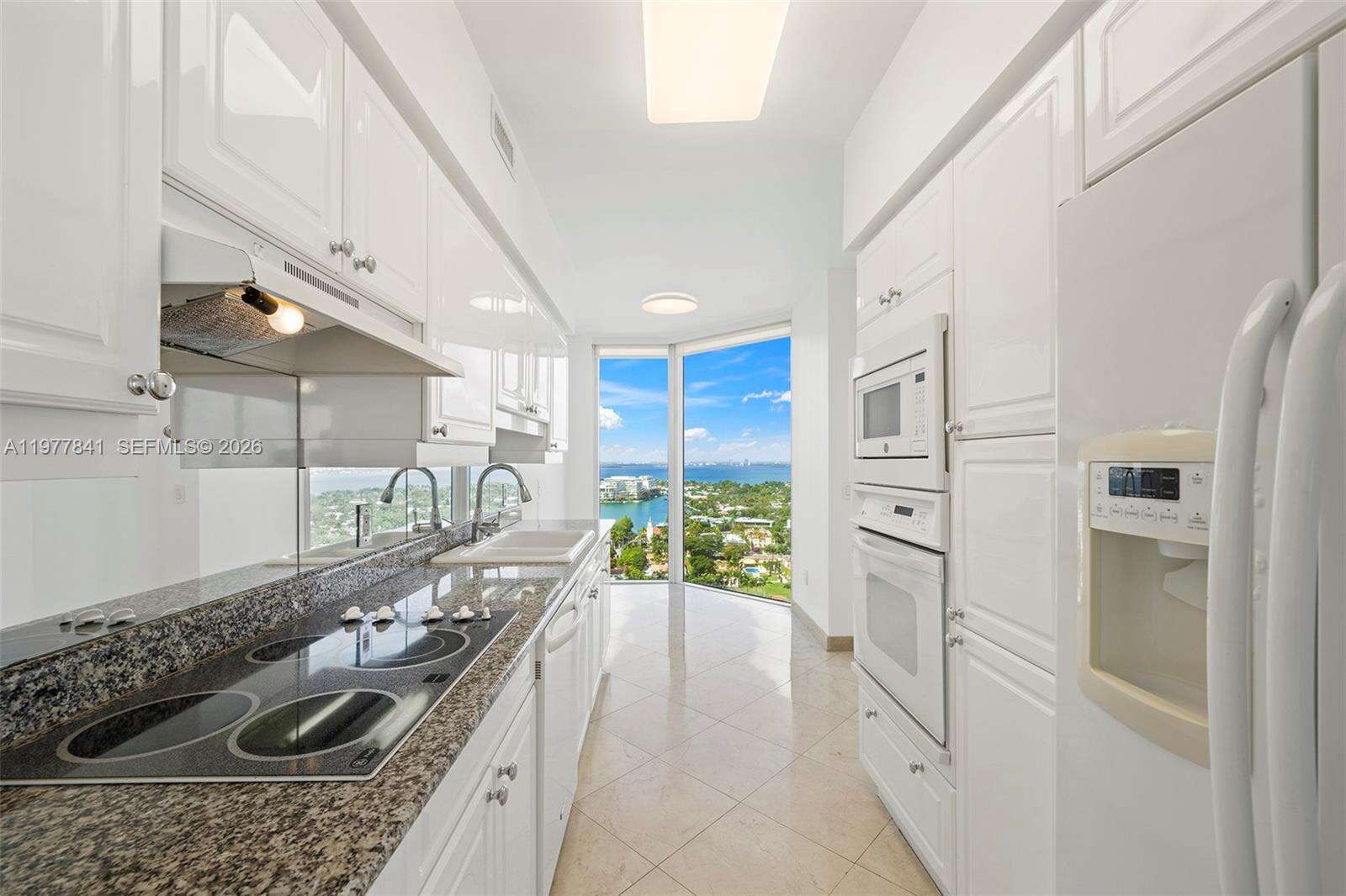 Green Diamond at 4775 Collins Ave, Miami Beach, FL 33140 - For Rent photo 8