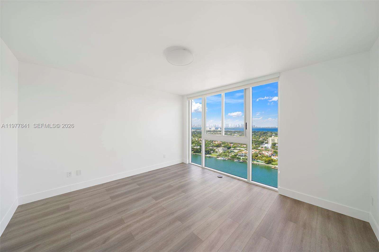 Green Diamond at 4775 Collins Ave, Miami Beach, FL 33140 - For Rent photo 10