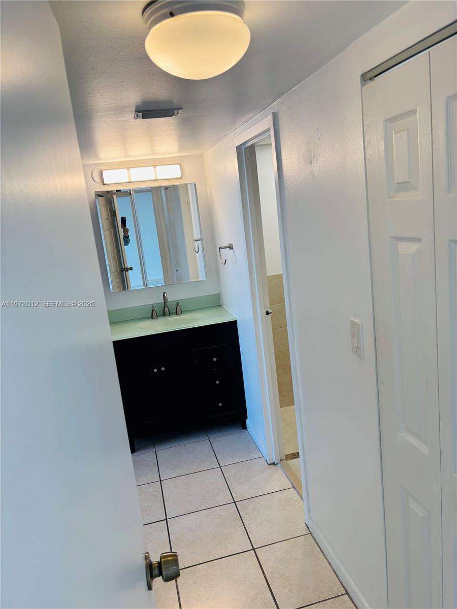 Brickell Bay Club at 2333 Brickell Ave, Miami, FL 33129 - For Rent photo 14