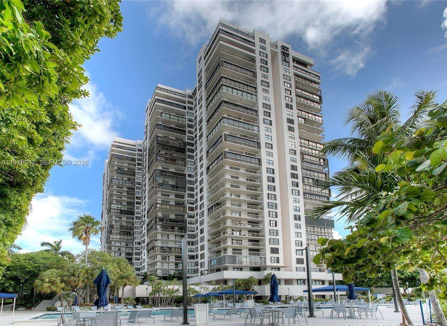 Brickell Bay Club at 2333 Brickell Ave, Miami, FL 33129 - For Rent photo 19