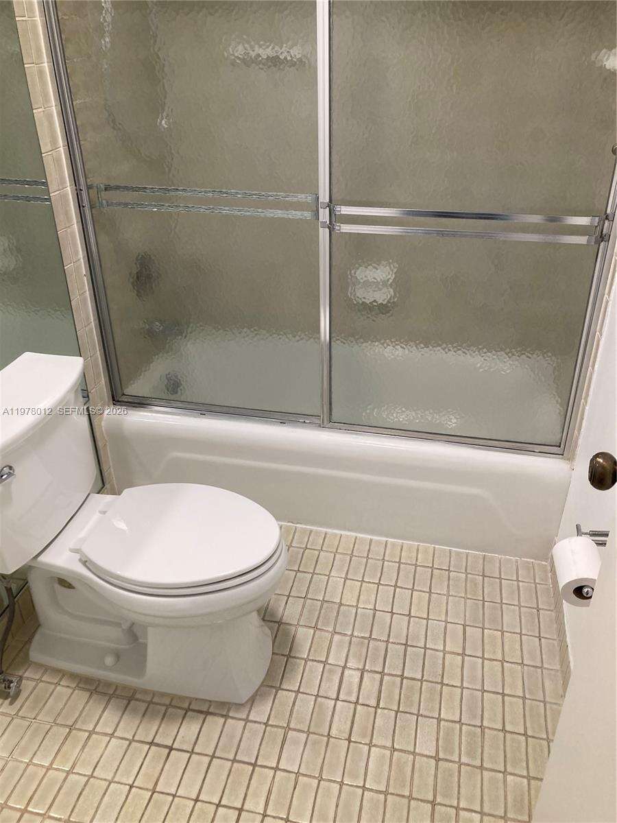 Brickell Bay Club at 2333 Brickell Ave, Miami, FL 33129 - For Rent photo 9