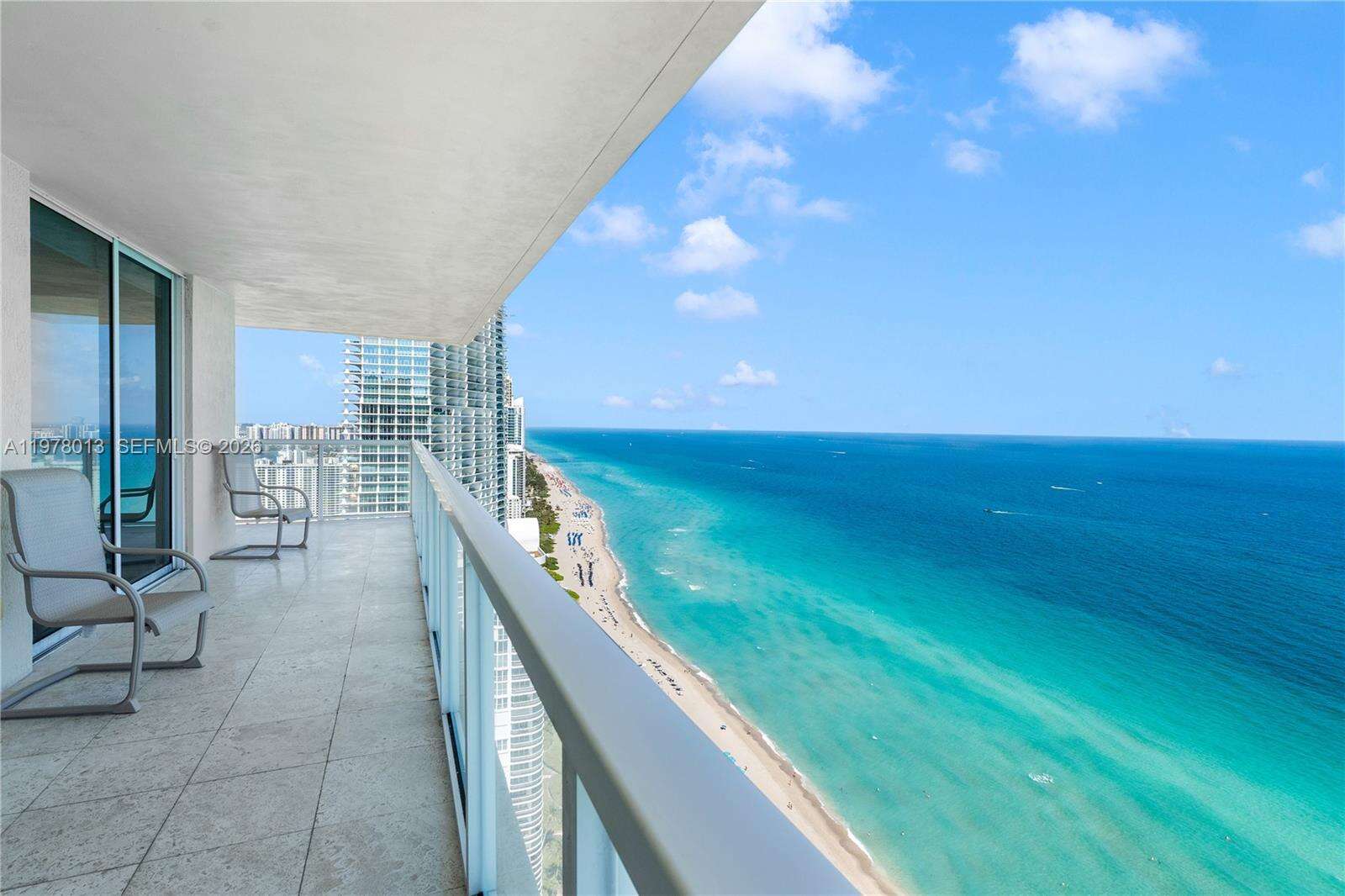 La Perla at 16699 Collins Ave, Sunny Isles Beach, FL 33160 - For Rent photo 1