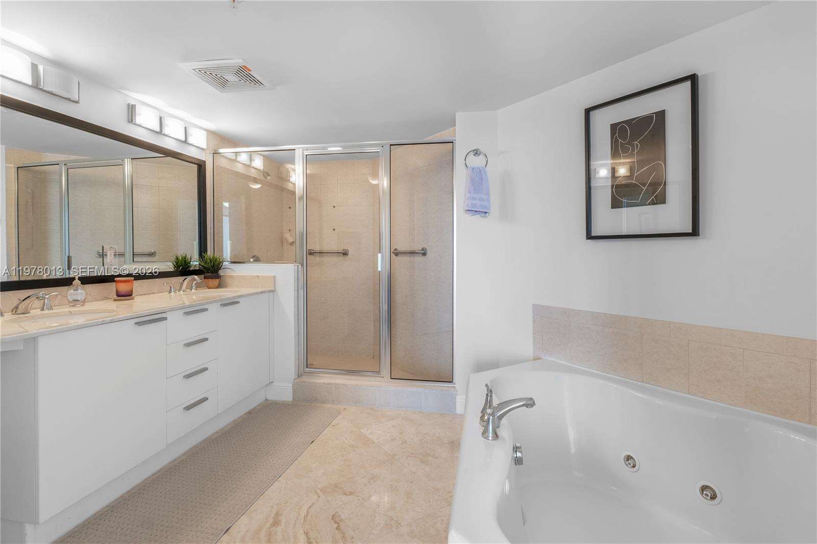 La Perla at 16699 Collins Ave, Sunny Isles Beach, FL 33160 - For Rent photo 15
