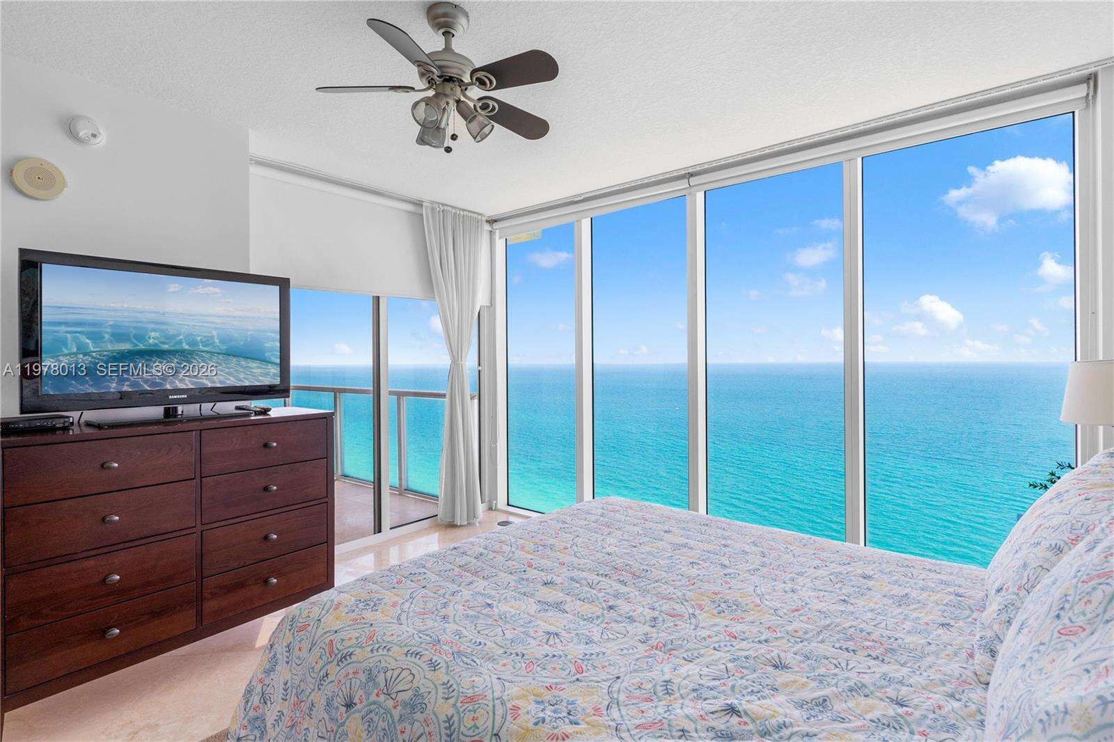 La Perla at 16699 Collins Ave, Sunny Isles Beach, FL 33160 - For Rent photo 16