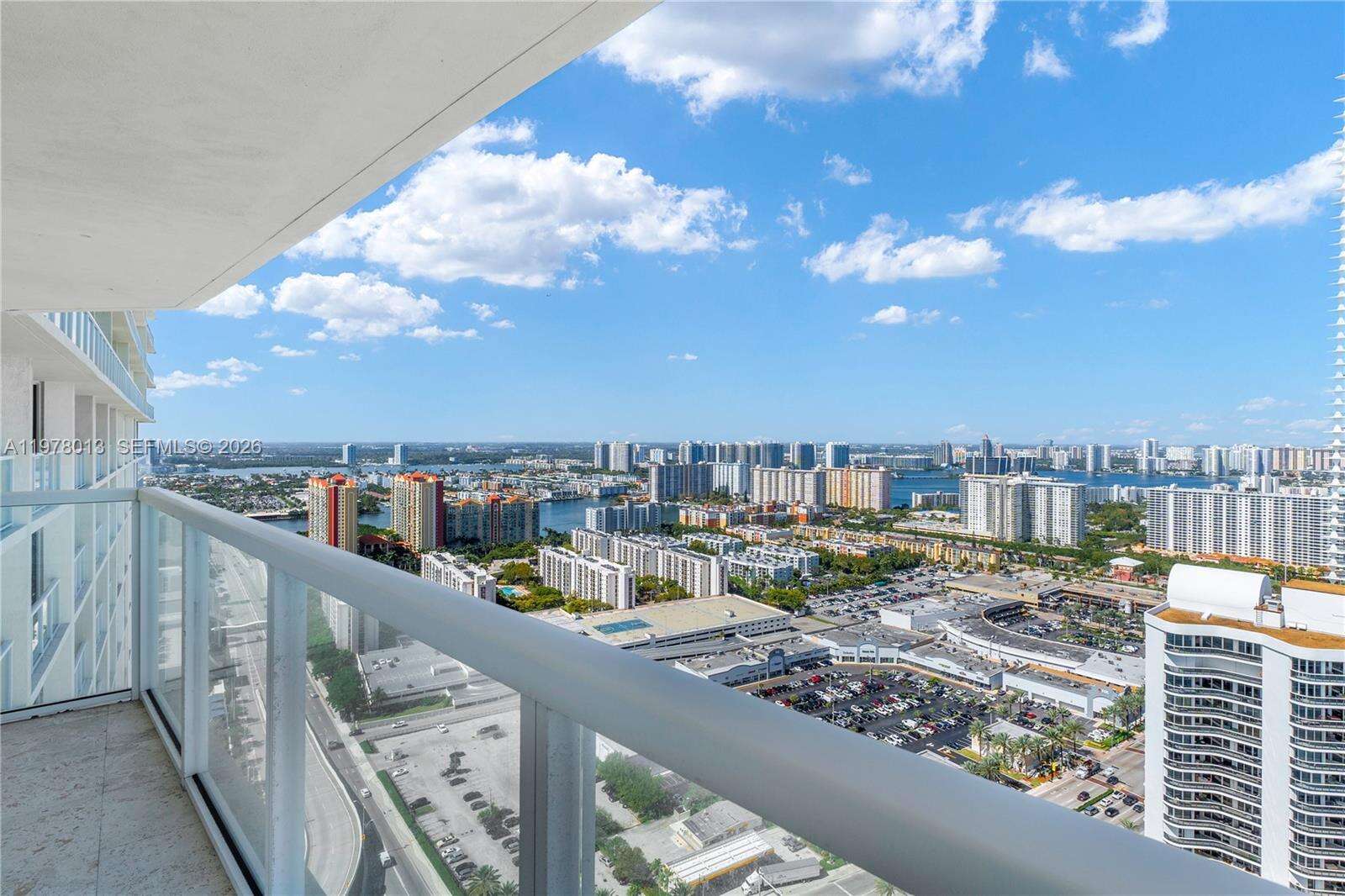 La Perla at 16699 Collins Ave, Sunny Isles Beach, FL 33160 - For Rent photo 18