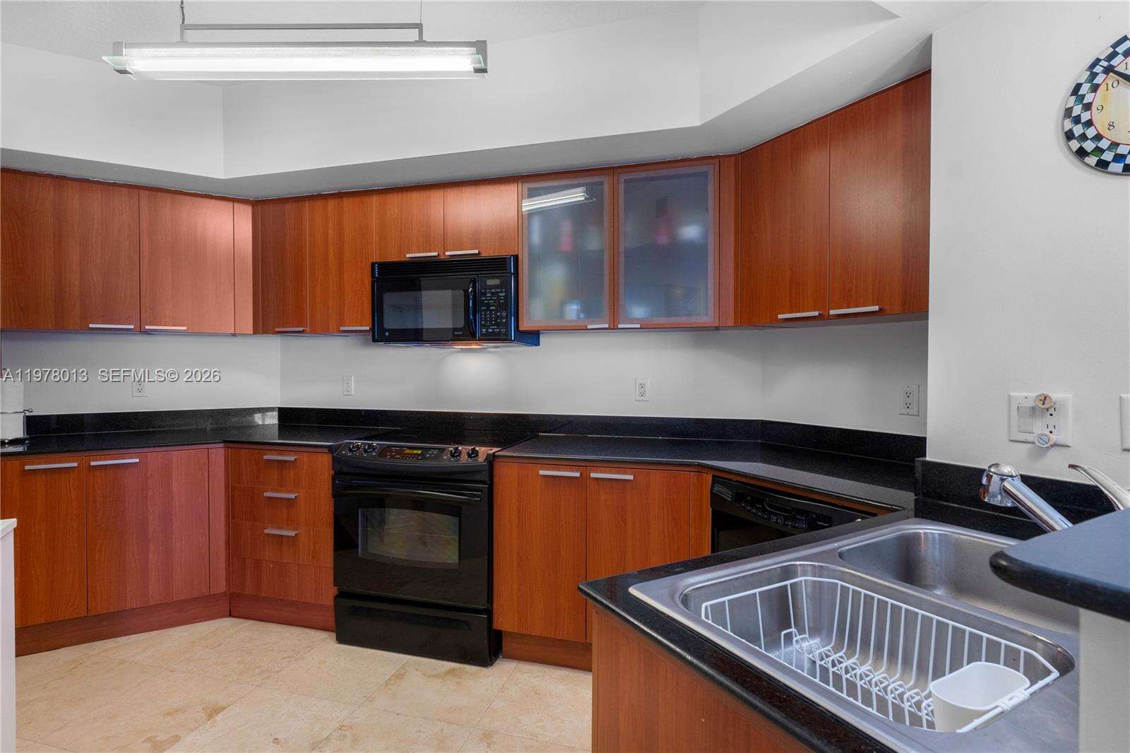 La Perla at 16699 Collins Ave, Sunny Isles Beach, FL 33160 - For Rent photo 10