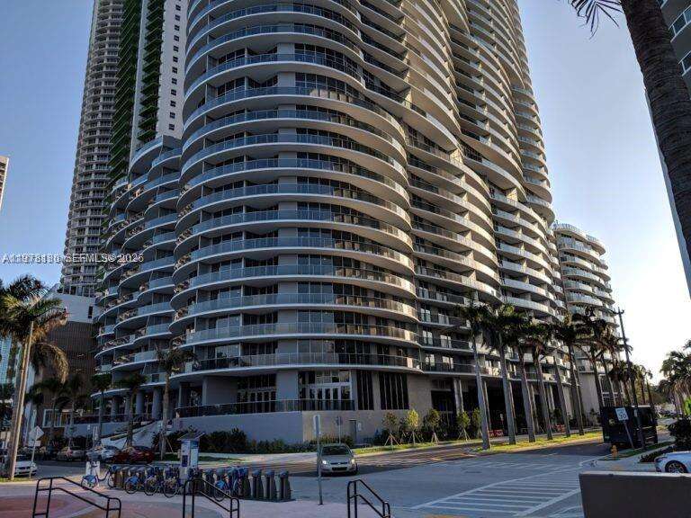 Aria On The Bay at 488 18 St, Miami, FL 33132 - For Rent photo 1