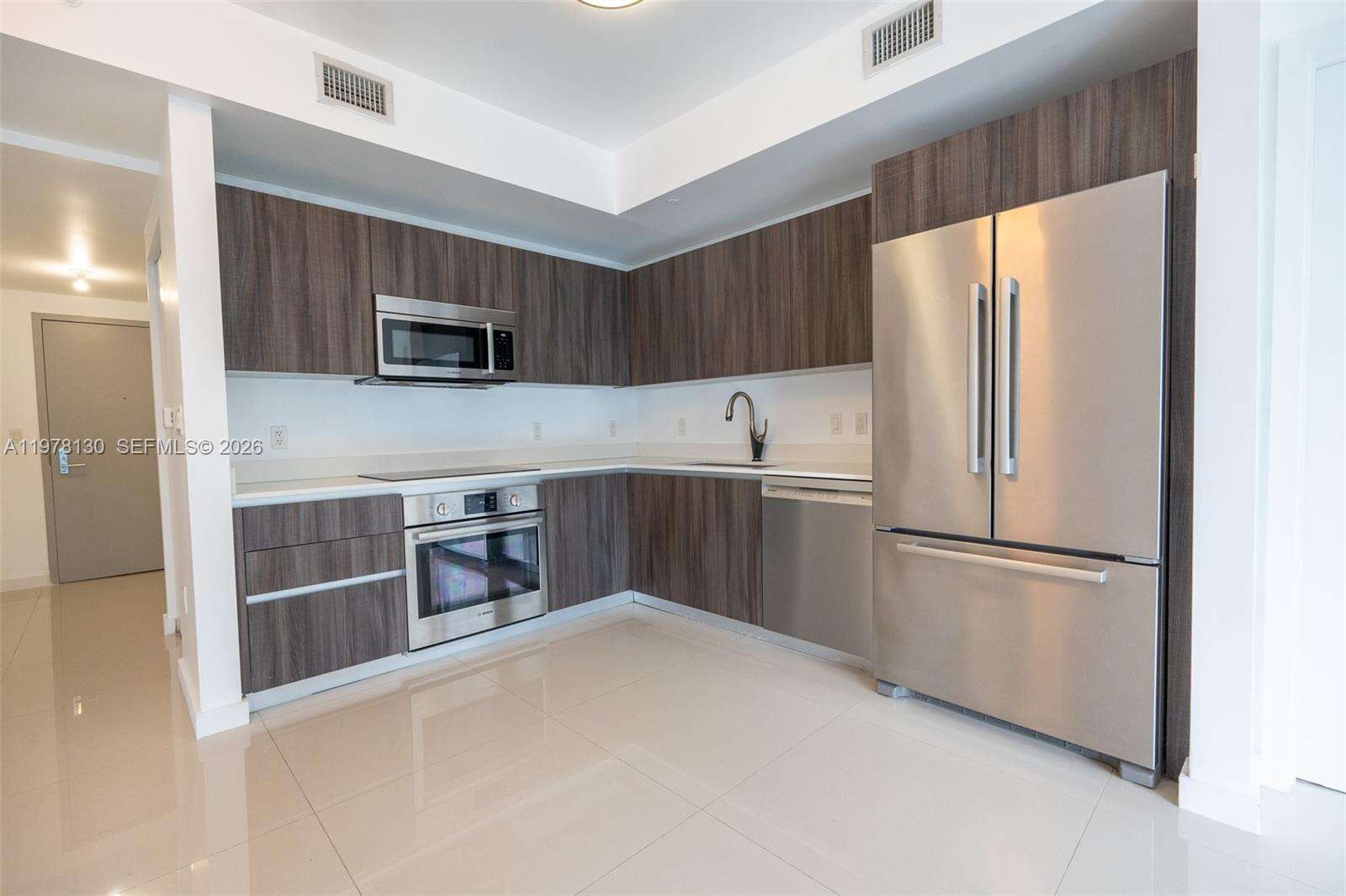 Aria On The Bay at 488 18 St, Miami, FL 33132 - For Rent photo 8