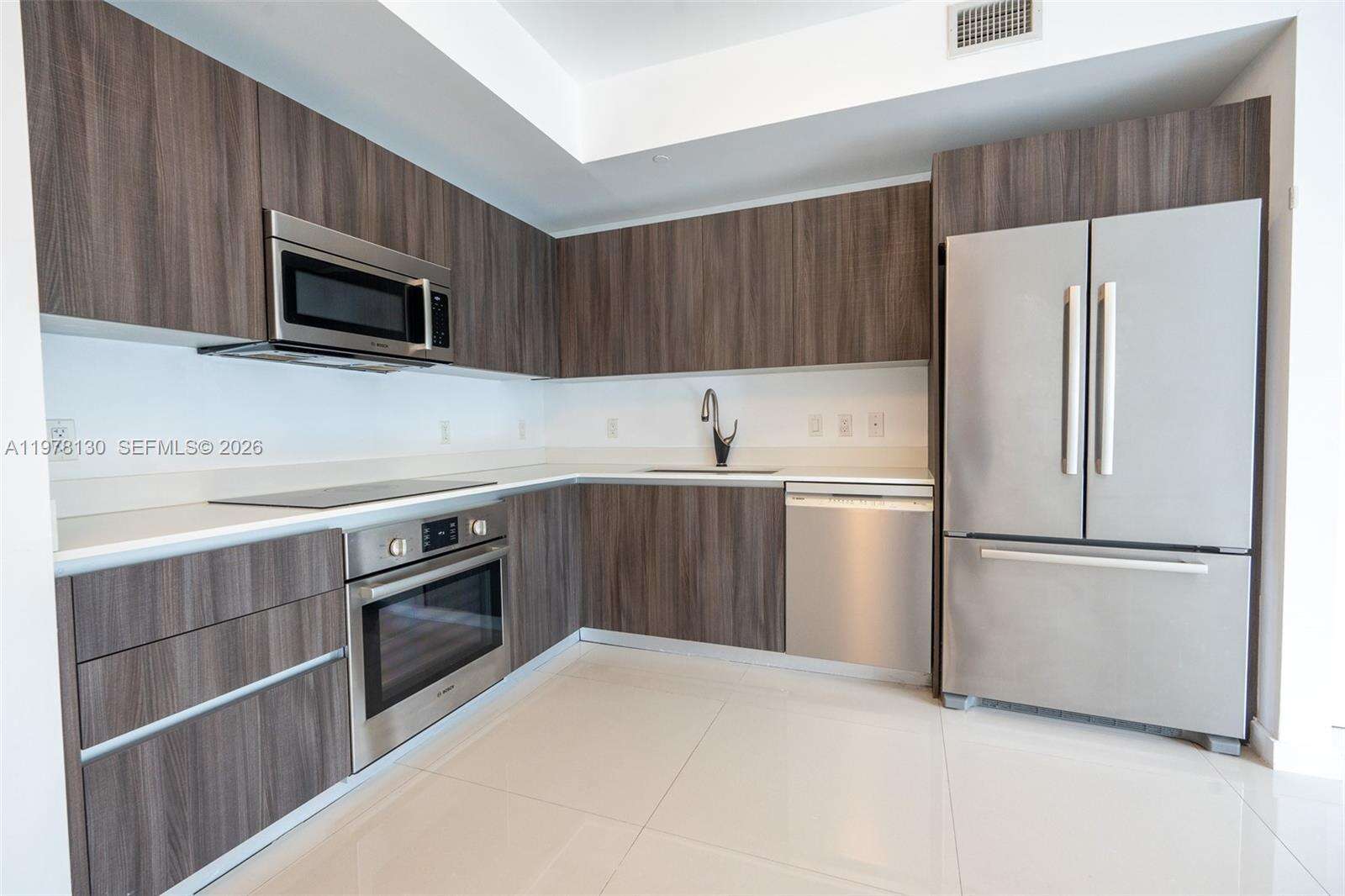 Aria On The Bay at 488 18 St, Miami, FL 33132 - For Rent photo 9