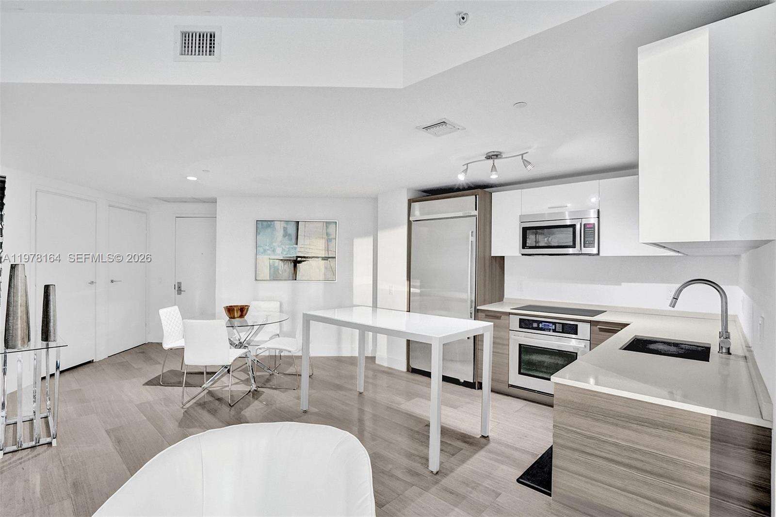 Brickell House at 1300 Brickell Bay Dr, Miami, FL 33131 - For Rent photo 23
