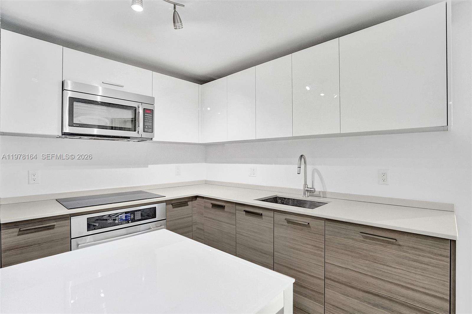 Brickell House at 1300 Brickell Bay Dr, Miami, FL 33131 - For Rent photo 24