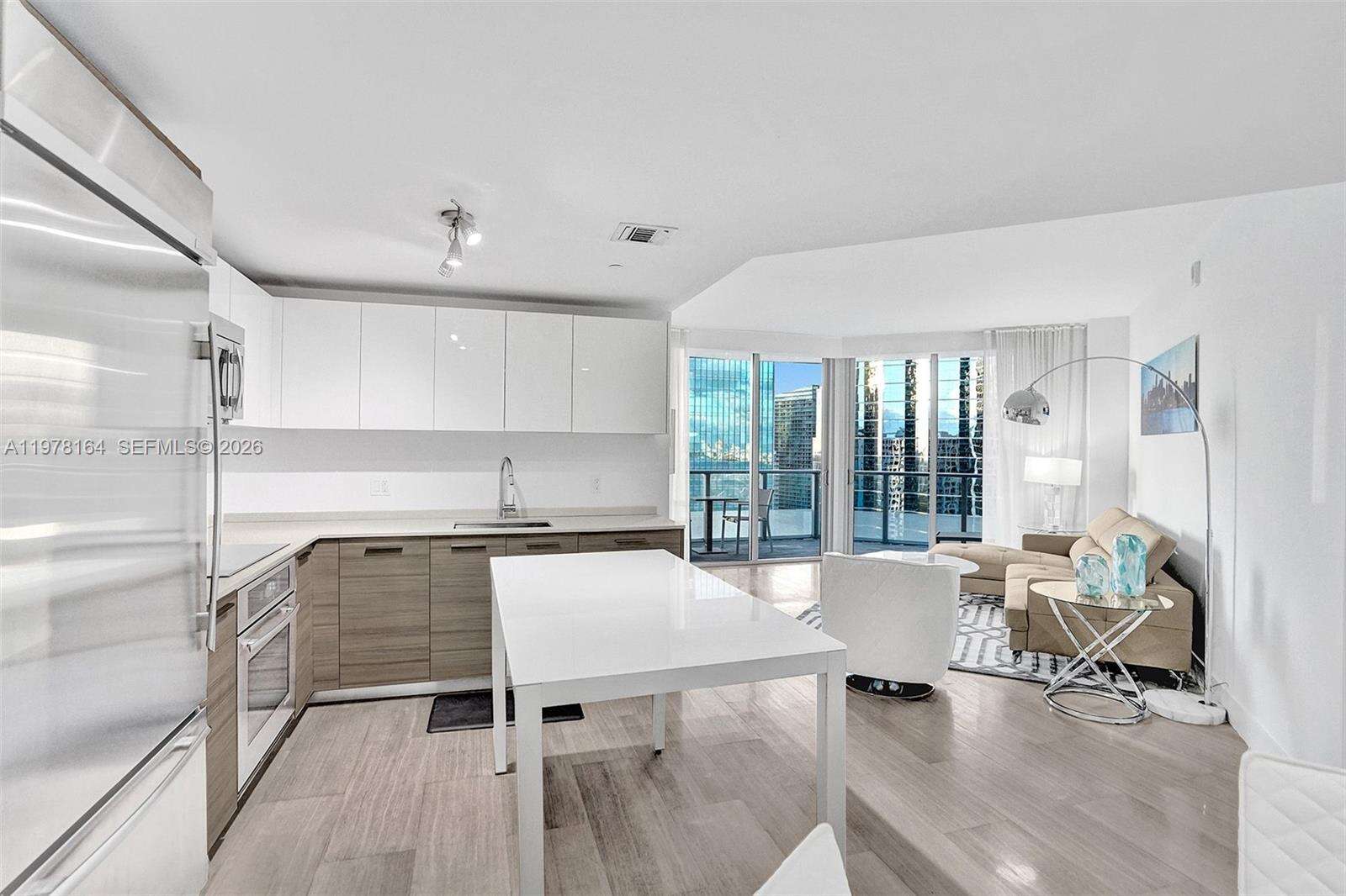 Brickell House at 1300 Brickell Bay Dr, Miami, FL 33131 - For Rent photo 27