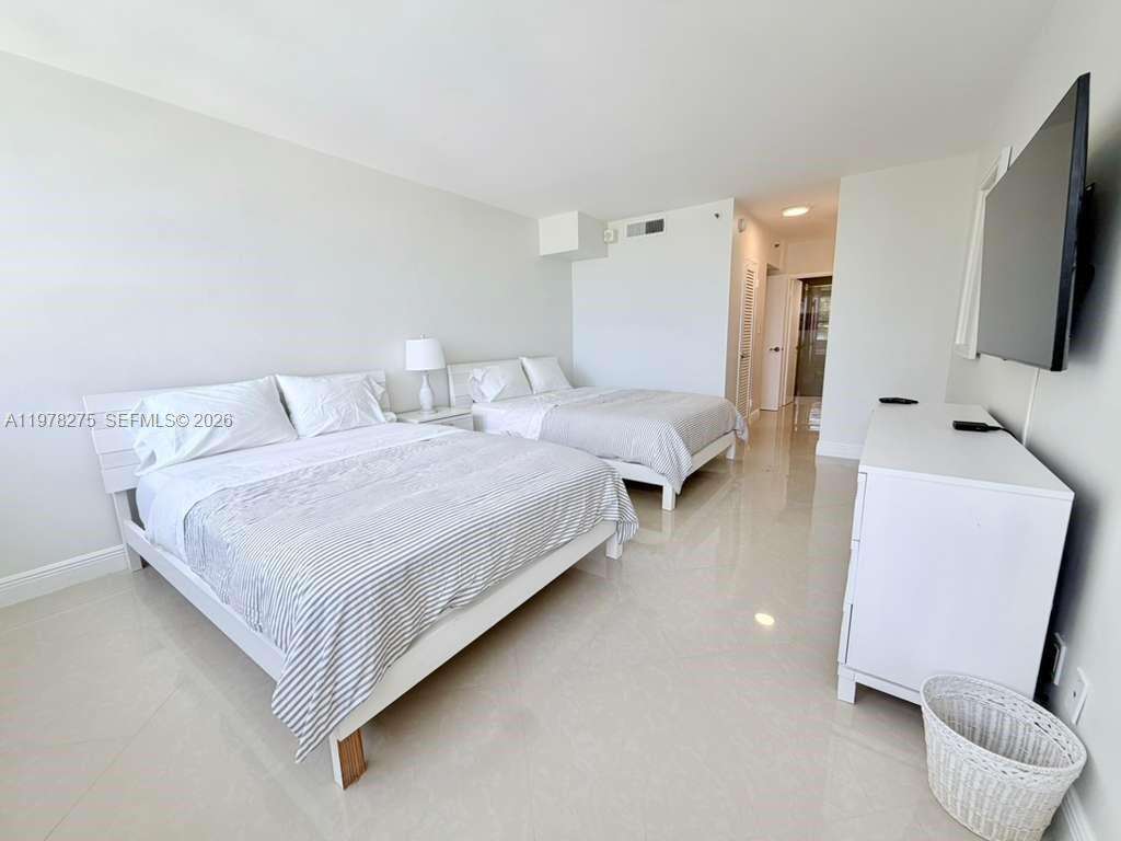 Decoplage at 100 Lincoln Rd, Miami Beach, FL 33139 - For Rent photo 1