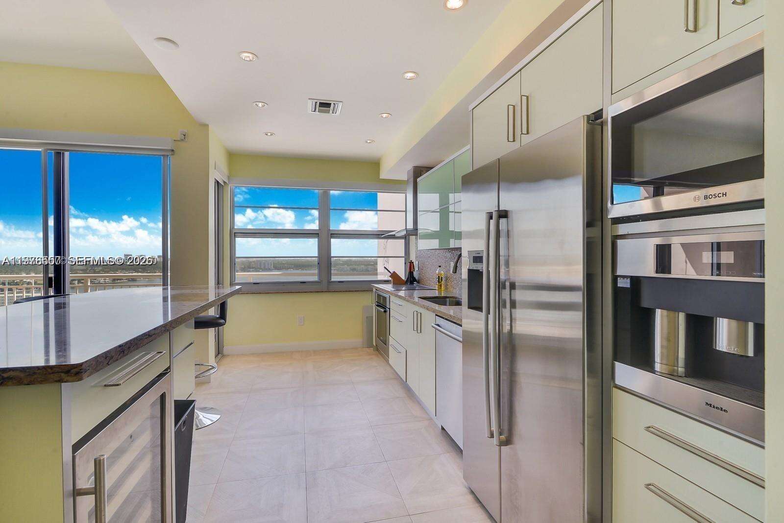 Del Prado at 18031 Biscayne Blvd, Aventura, FL 33160 - For Rent photo 1