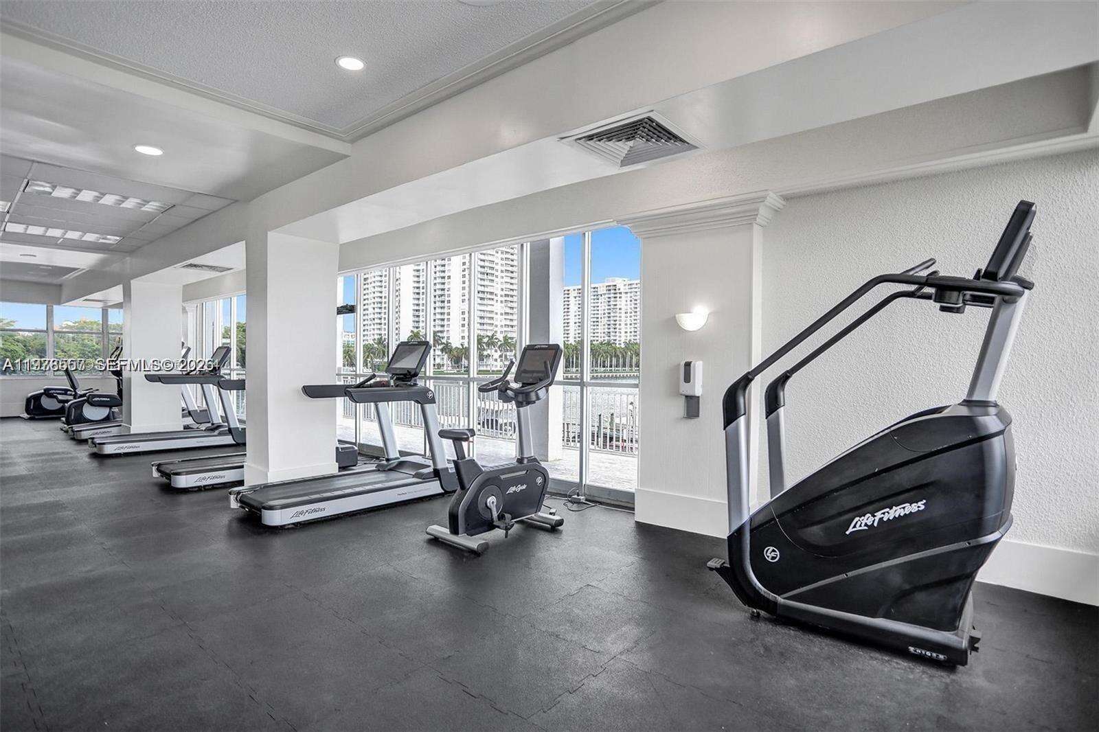 Del Prado at 18031 Biscayne Blvd, Aventura, FL 33160 - For Rent photo 28