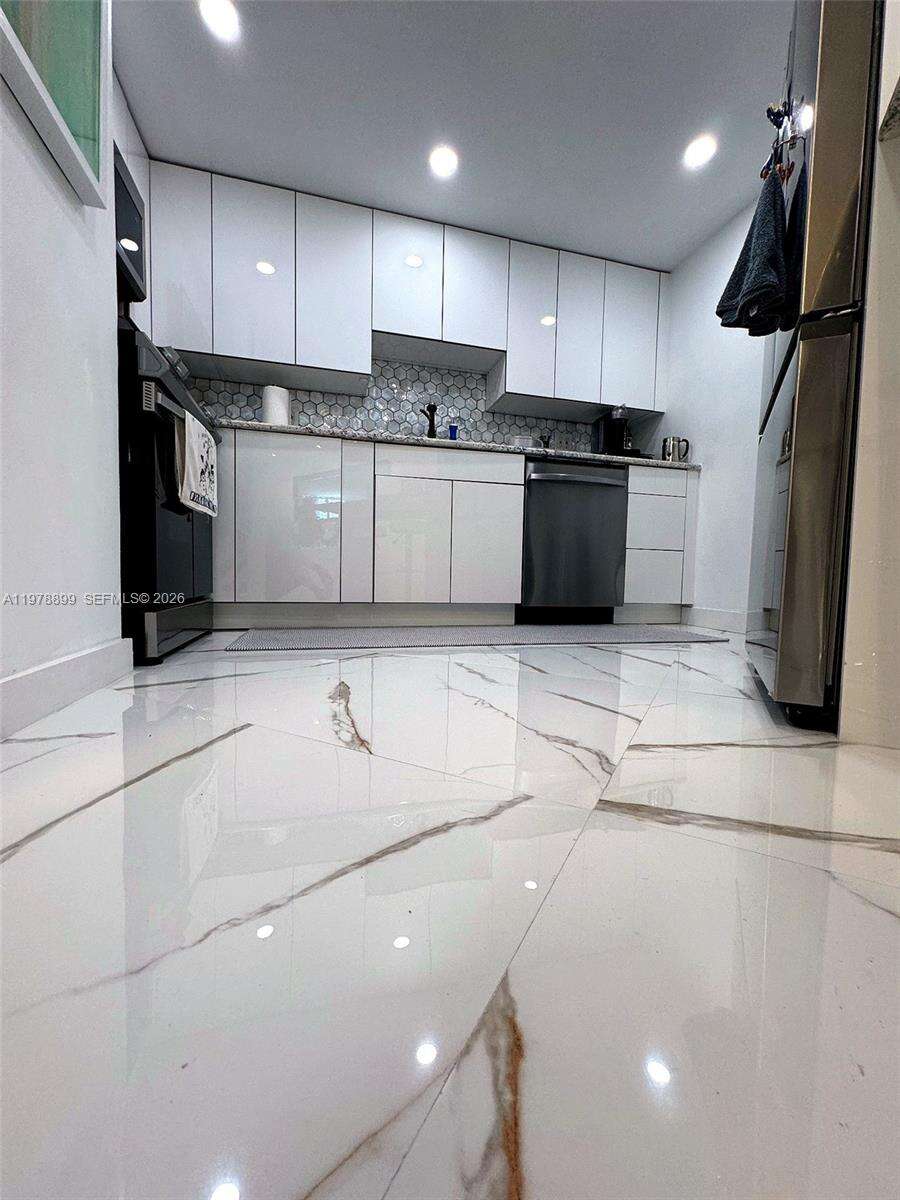 Four Ambassadors at 999 Brickell Bay Dr, Miami, FL 33131 - For Rent photo 2