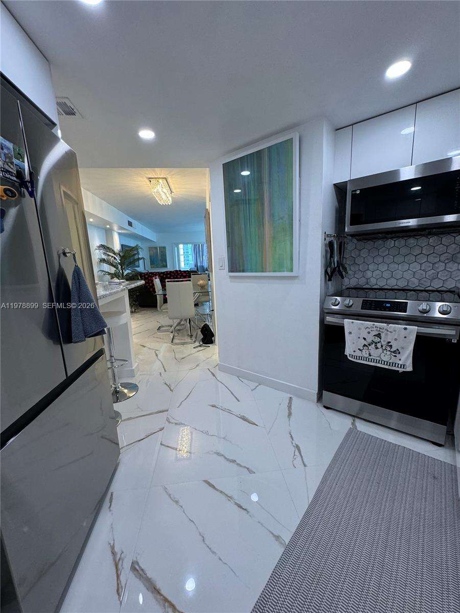 Four Ambassadors at 999 Brickell Bay Dr, Miami, FL 33131 - For Rent photo 11
