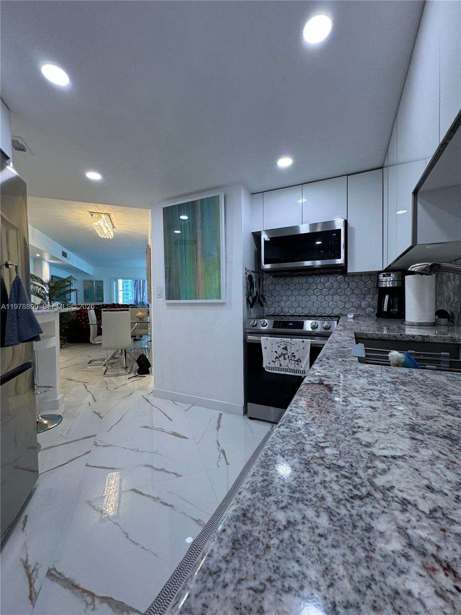 Four Ambassadors at 999 Brickell Bay Dr, Miami, FL 33131 - For Rent photo 12