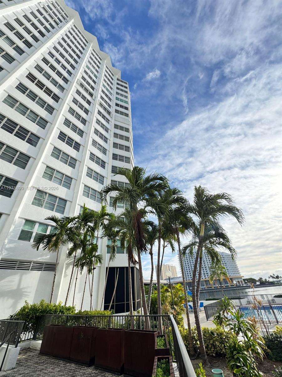 Four Ambassadors at 999 Brickell Bay Dr, Miami, FL 33131 - For Rent photo 22