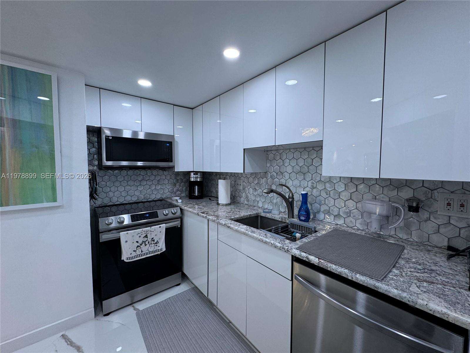 Four Ambassadors at 999 Brickell Bay Dr, Miami, FL 33131 - For Rent photo 10