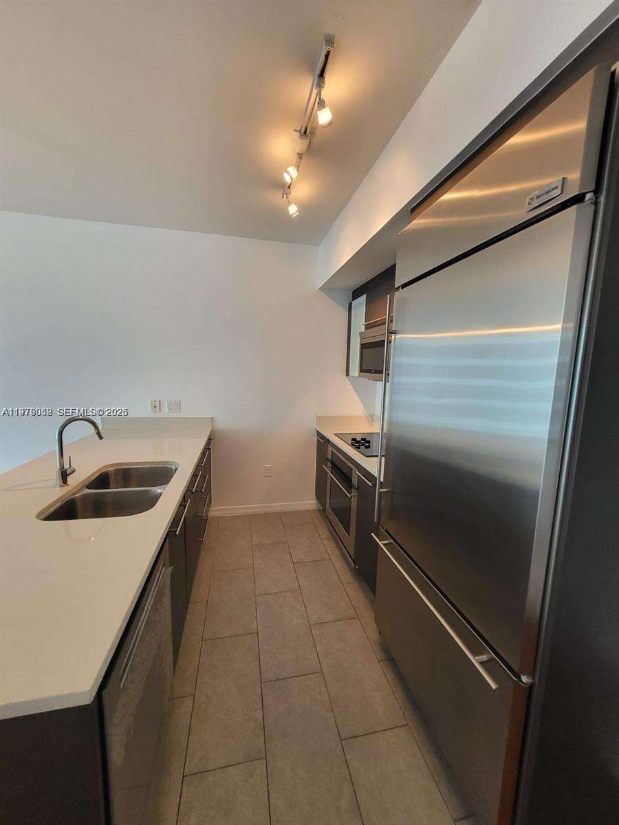 500 Brickell at 500 Brickell Ave, Miami, FL 33131 - For Rent photo 3