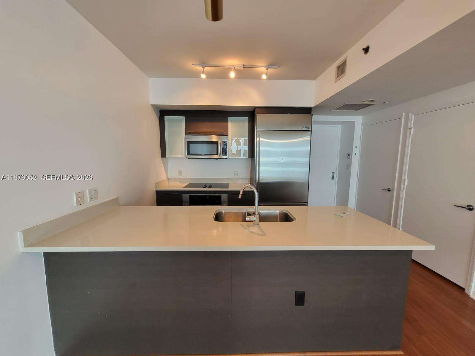 500 Brickell at 500 Brickell Ave, Miami, FL 33131 - For Rent photo 4