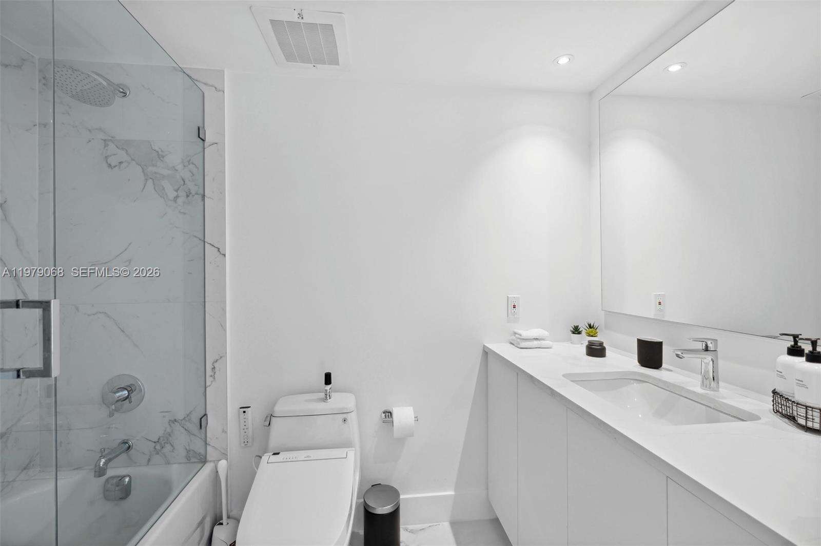 The Beach Club Two at 1830 Ocean Dr, Hallandale Beach, FL 33009 - For Rent photo 26
