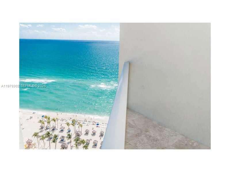 La Perla at 16699 Collins Ave, Sunny Isles Beach, FL 33160 - For Rent photo 1