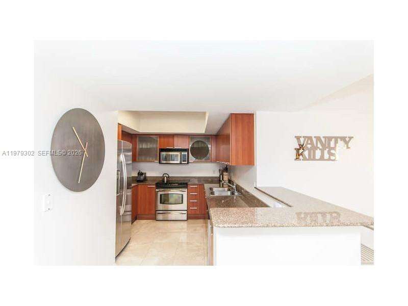 La Perla at 16699 Collins Ave, Sunny Isles Beach, FL 33160 - For Rent photo 12