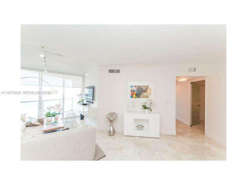 La Perla at 16699 Collins Ave, Sunny Isles Beach, FL 33160 - For Rent photo 15