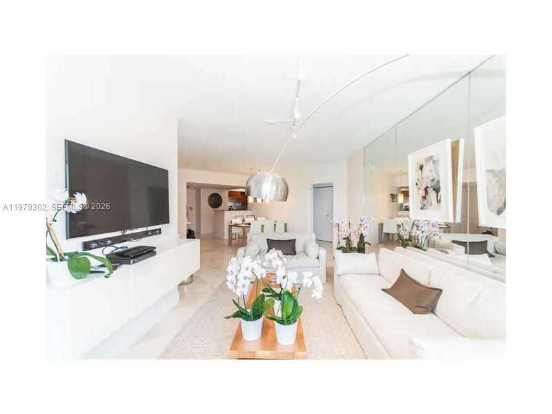 La Perla at 16699 Collins Ave, Sunny Isles Beach, FL 33160 - For Rent photo 17
