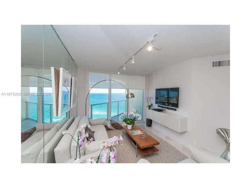 La Perla at 16699 Collins Ave, Sunny Isles Beach, FL 33160 - For Rent photo 18