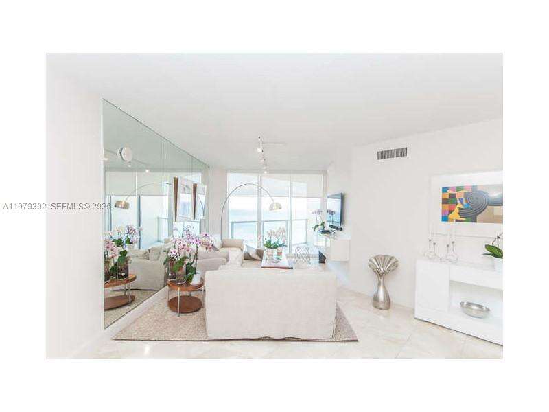 La Perla at 16699 Collins Ave, Sunny Isles Beach, FL 33160 - For Rent photo 20