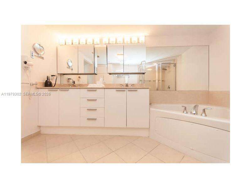 La Perla at 16699 Collins Ave, Sunny Isles Beach, FL 33160 - For Rent photo 22