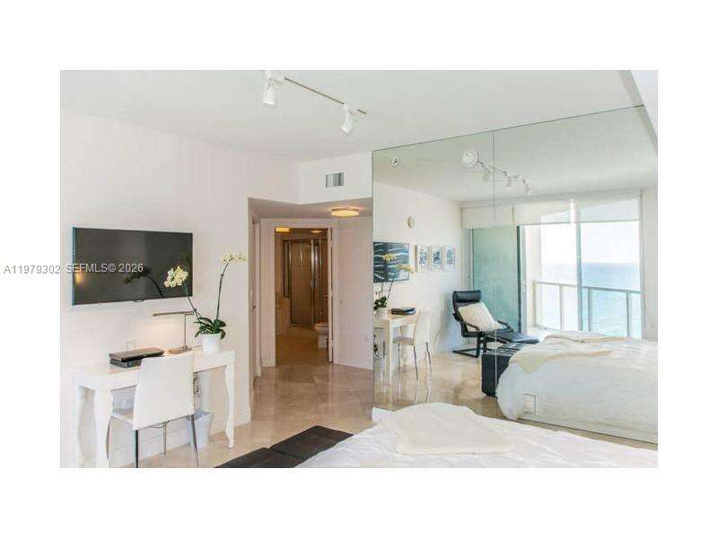 La Perla at 16699 Collins Ave, Sunny Isles Beach, FL 33160 - For Rent photo 25