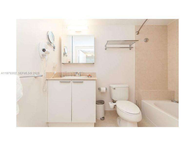 La Perla at 16699 Collins Ave, Sunny Isles Beach, FL 33160 - For Rent photo 29