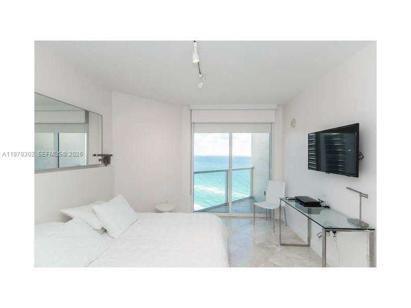 La Perla at 16699 Collins Ave, Sunny Isles Beach, FL 33160 - For Rent photo 30